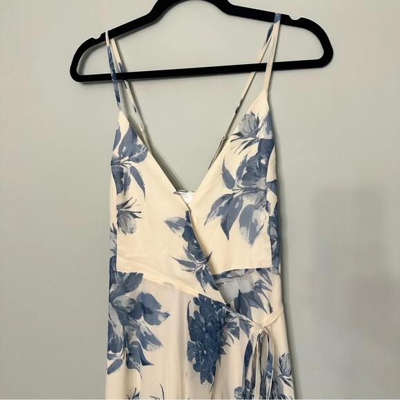 NWT Lulus Elegantly Inclined Cream & Blue Floral Print Wrap Maxi Dress Sz Medium - Picture 5 of 16